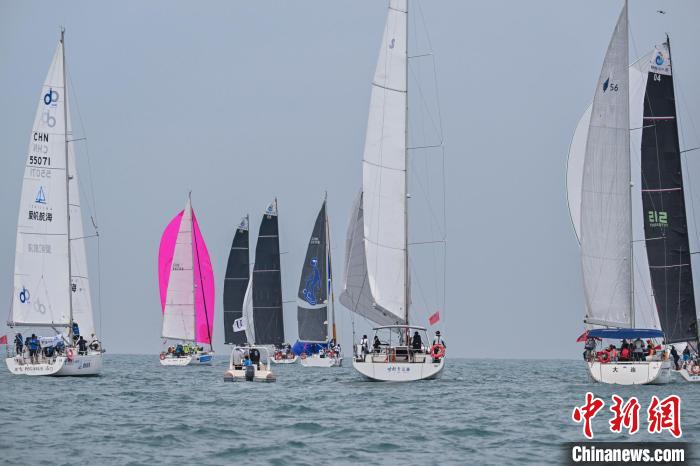 夜间不停靠挑战极限：14支中外船队从三亚出发完