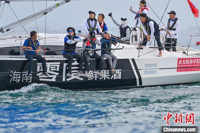 夜间不停靠挑战极限：14支中外船队从三亚出发完