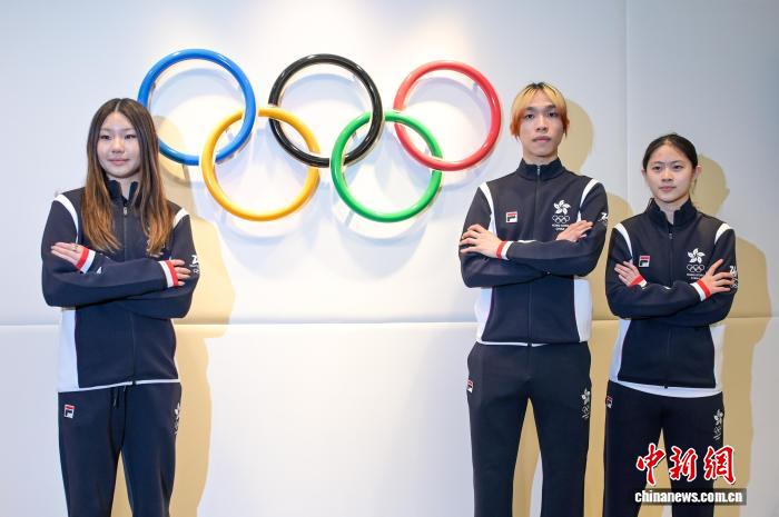 中国香港代表团启程米兰冬奥会 四将出征短道速