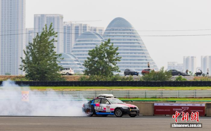 武汉国际赛道首秀 赛车嘉年华点燃中国车谷