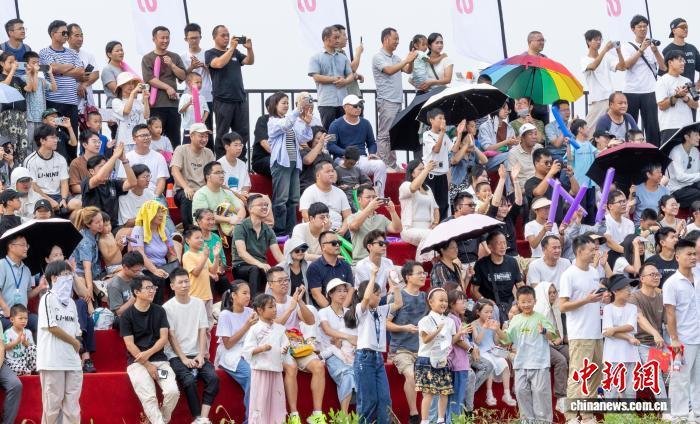 武汉国际赛道首秀 赛车嘉年华点燃中国车谷