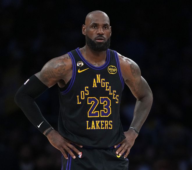 湖人五人爆发掀翻公牛 东契奇砍51+10+9率队大胜