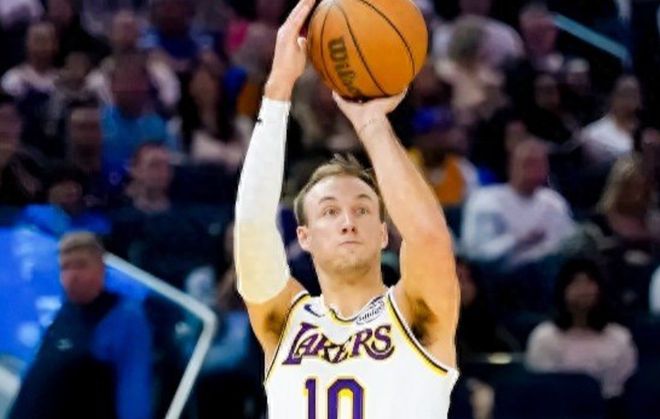 湖人五人爆发掀翻公牛 东契奇砍51+10+9率队大胜