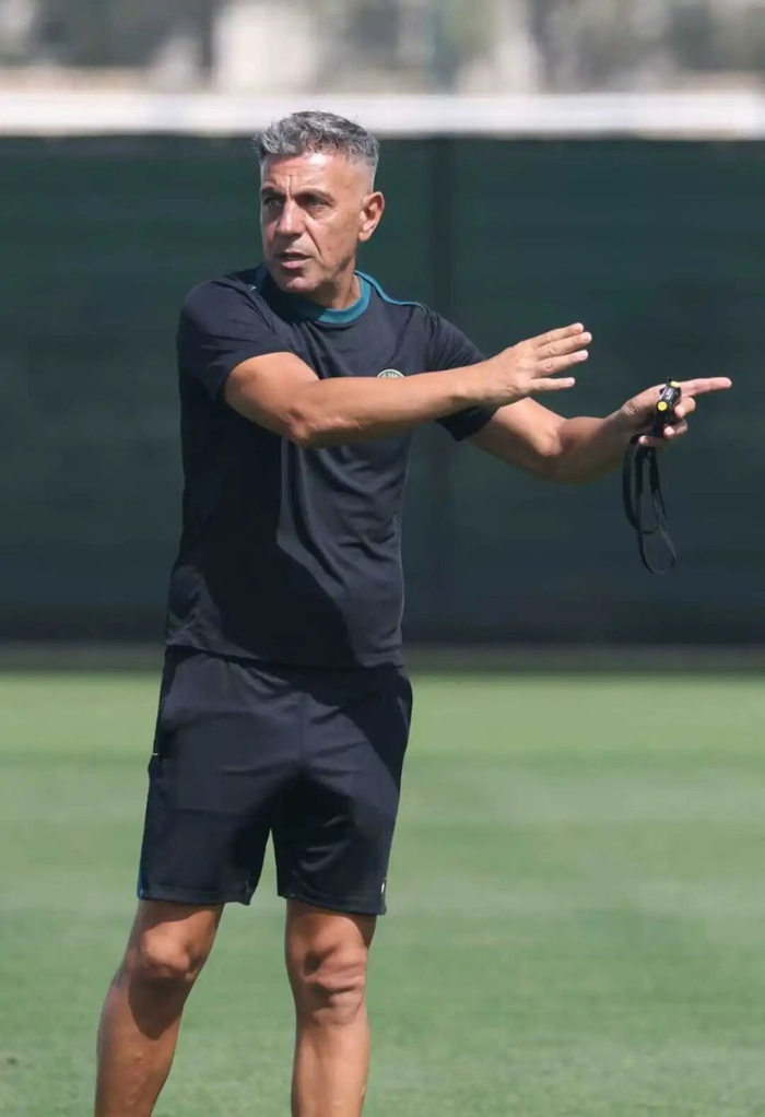 大连英博四分钟两球击溃浙江防线，3-0完胜