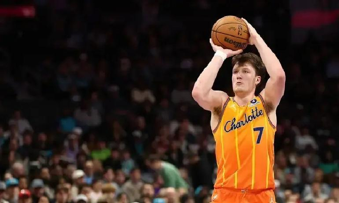 扬尼斯或加盟黄蜂 交易筹码引发多队关注